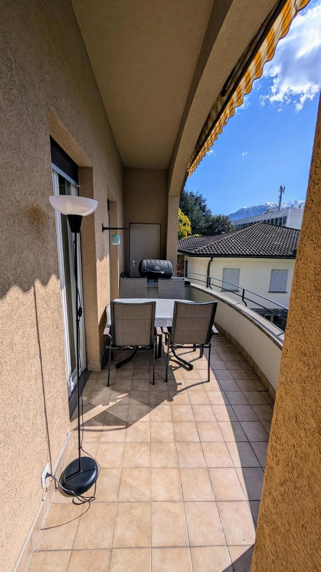 Locarno, Casa Pioda - Nahe Zentrum, Mit Balkon Und Parkplatz Extérieur photo